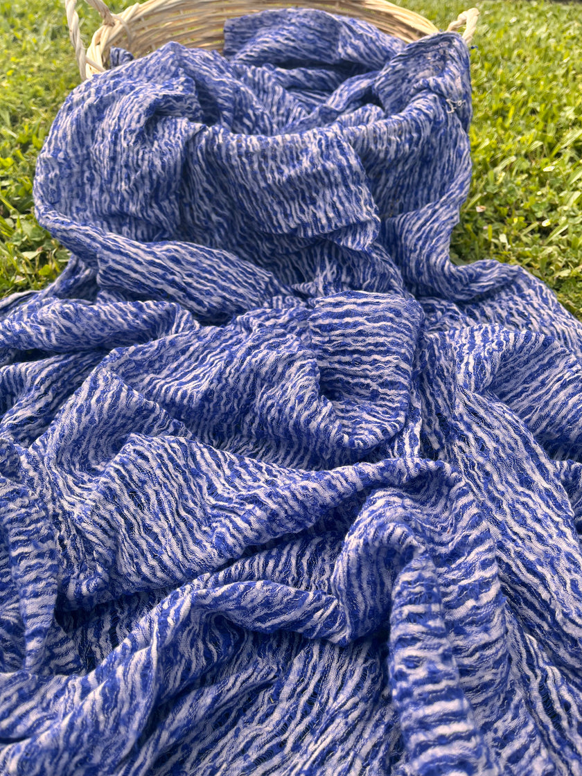 Tissus naturels uniques Sax Blue : mélange de lin en coton funky, transparent et texturé | Tissus spéciaux de qualité avec texture 3D pour les créations estivales.