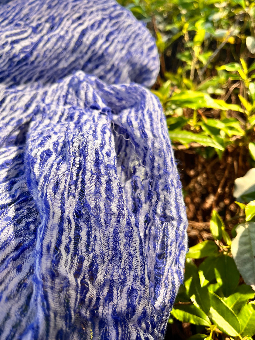 Tissus naturels uniques Sax Blue : mélange de lin en coton funky, transparent et texturé | Tissus spéciaux de qualité avec texture 3D pour les créations estivales.