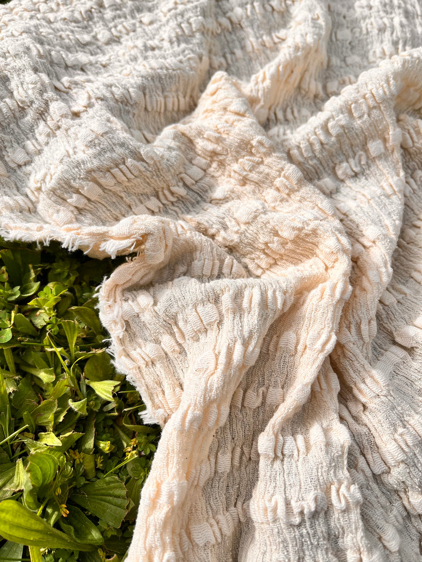 Nötr Dokulu Pamuklu Esnek Buruşuk Kumaş: Kimono Yaz Etekleri Yenidoğan Kıyafetleri İçin Benzersiz Kalite | Esnek Seçenekler, El Dokuması.