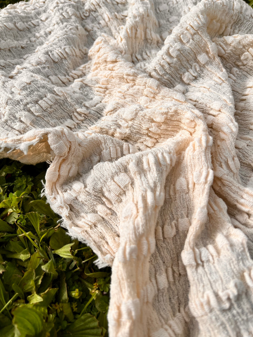 Nötr Dokulu Pamuklu Esnek Buruşuk Kumaş: Kimono Yaz Etekleri Yenidoğan Kıyafetleri İçin Benzersiz Kalite | Esnek Seçenekler, El Dokuması.