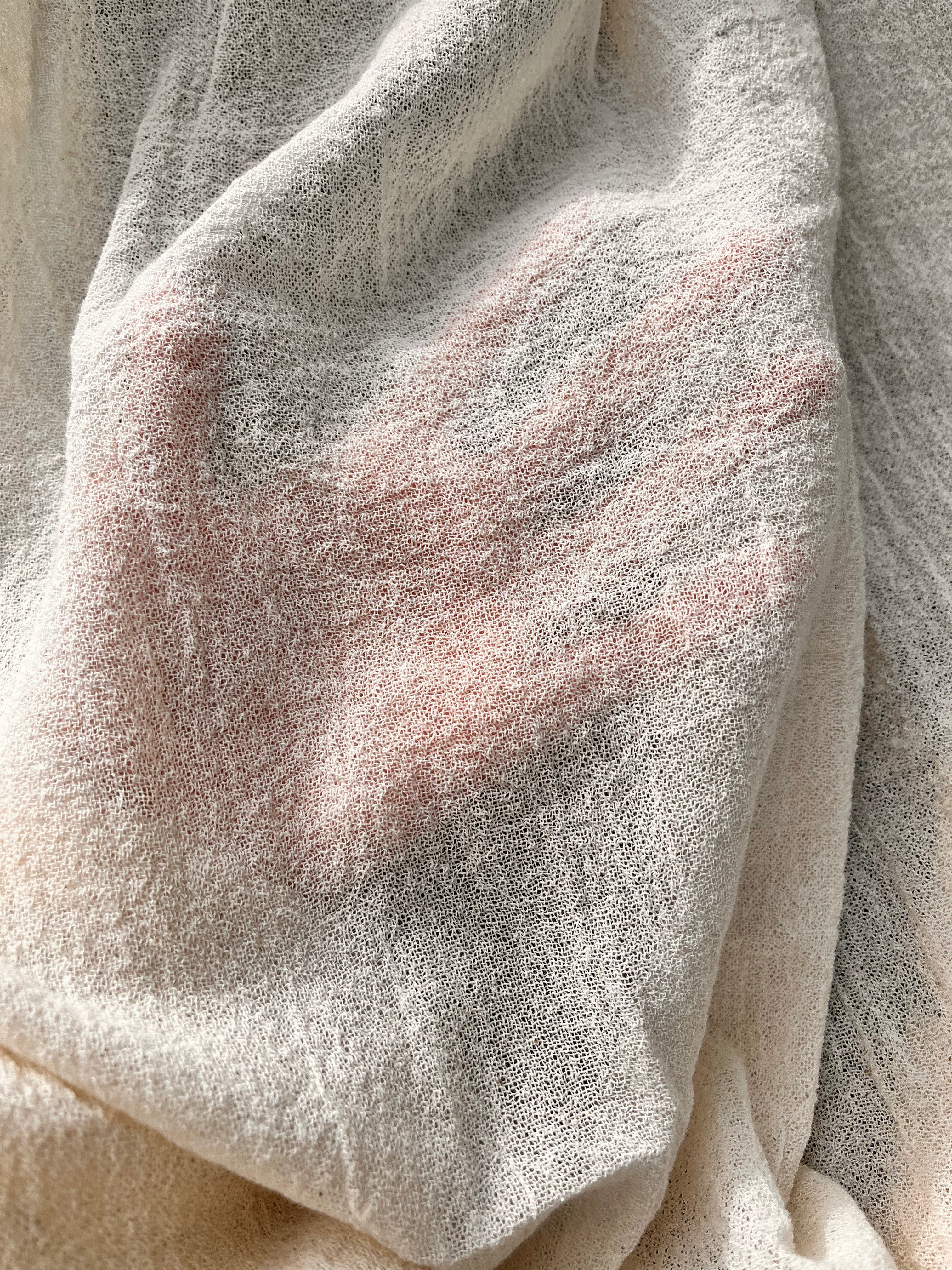 Tissu froissé en coton turc texturé spécial : qualité unique pour les robes d'été kimono et les tenues de nouveau-né | Options de gaze, transparentes et extensibles.