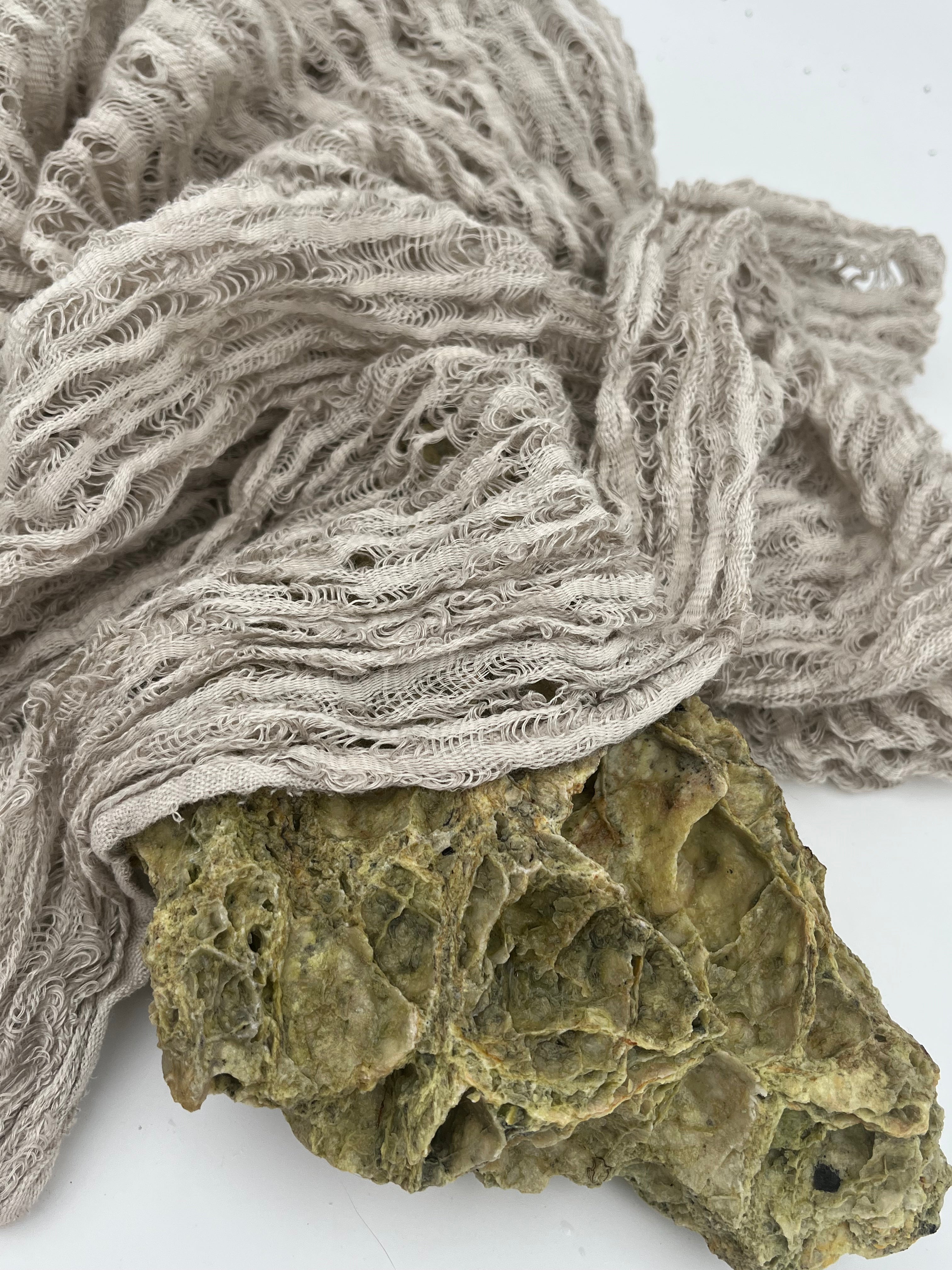 Tissus naturels uniques couleur pierre : mélange de lin en coton funky, transparent et texturé | Tissus spéciaux de qualité avec texture 3D pour les créations estivales.