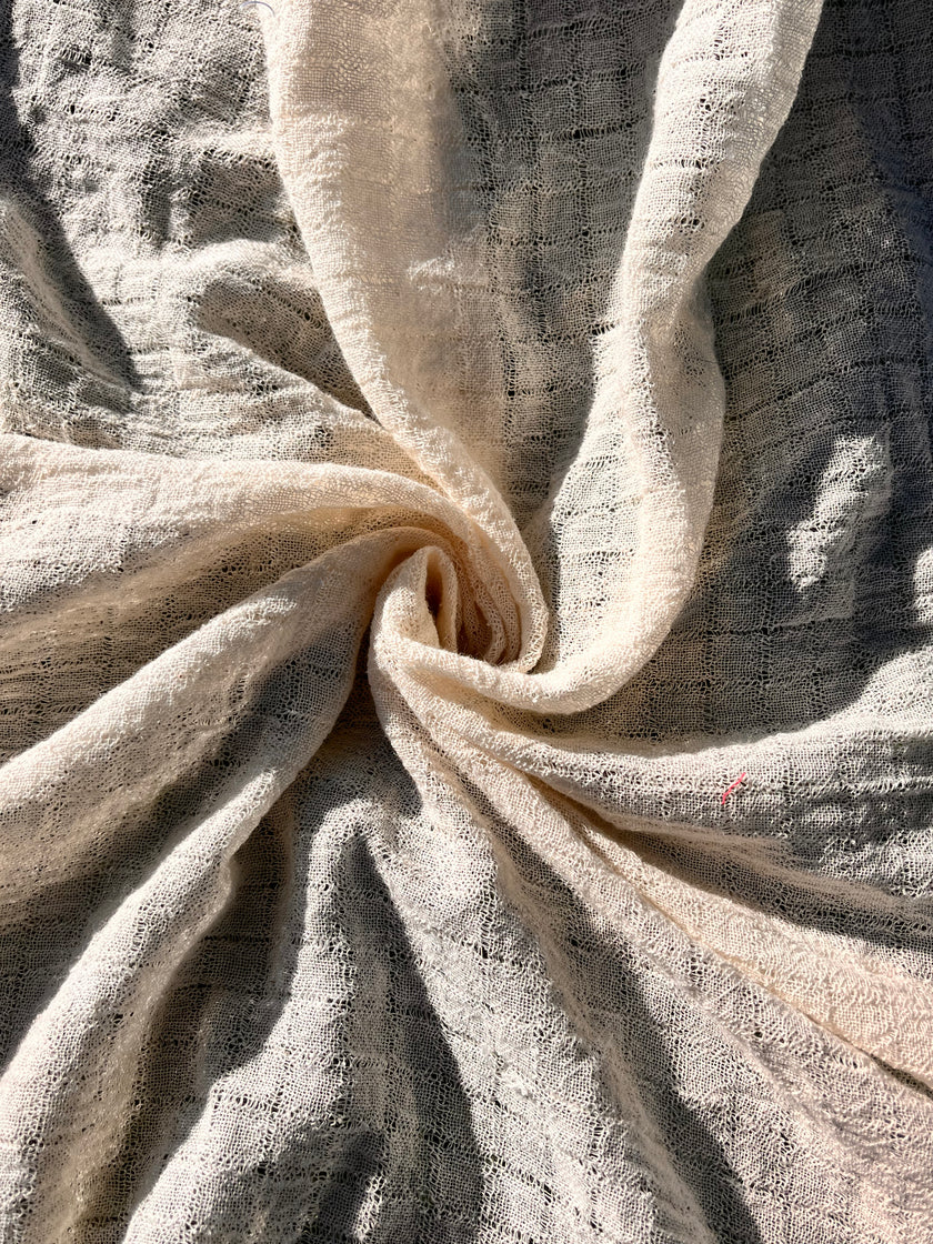 Metre ile Weave Hollow Out Şeffaf Nötr Organik Pamuklu Kumaşı Kontrol Edin.