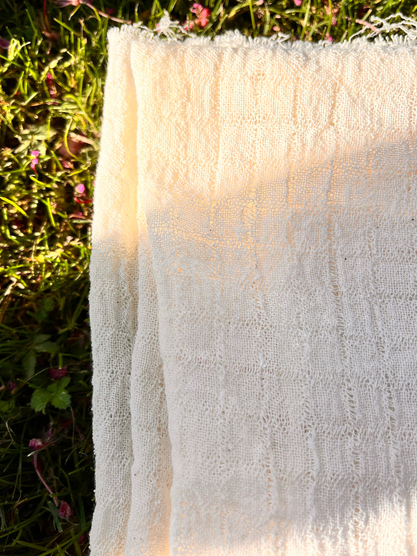 Metre ile Weave Hollow Out Şeffaf Nötr Organik Pamuklu Kumaşı Kontrol Edin.