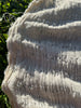 Tissu froissé extensible en coton texturé neutre : qualité unique pour les jupes d'été kimono, tenues pour nouveau-nés | Options extensibles, tissées à la main.