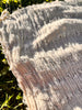 Tissu froissé extensible en coton texturé neutre : qualité unique pour les jupes d'été kimono, tenues pour nouveau-nés | Options extensibles, tissées à la main.
