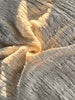 Tissu froissé extensible en coton texturé neutre : qualité unique pour les jupes d'été kimono, tenues pour nouveau-nés | Options extensibles, tissées à la main.