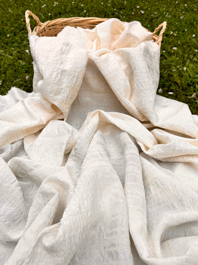 Doğadan Esinlenen Bir Stil İçin Çizgili ve Dokulu İpek Keten Kumaşlar