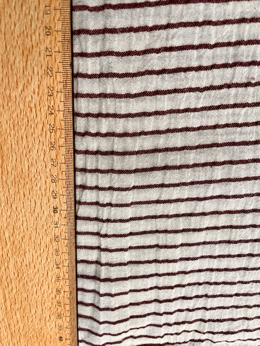 Metre ile Koyu Kırmızı Çizgili Nötr Organik Pamuklu Kumaş, Çizgili Buruşuk Kumaş, Geniş Genişlik