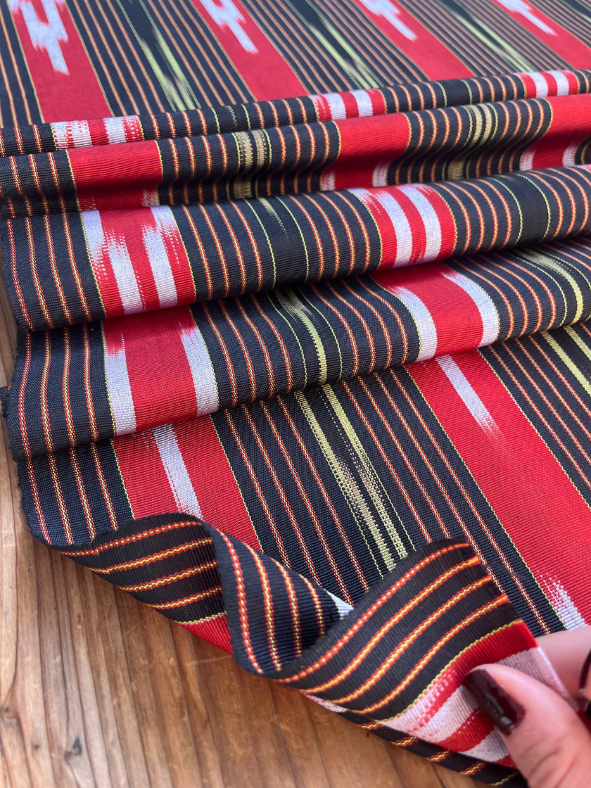 Osmanlı Başlıklı Yeşil İkat Çizgili Lüks İpek Döşeme, Ev Tekstili İç Mekan Kumaşları: Yastık Kılıfları, Kimono Esintili Tasarımlar, Filigran Desenleri.