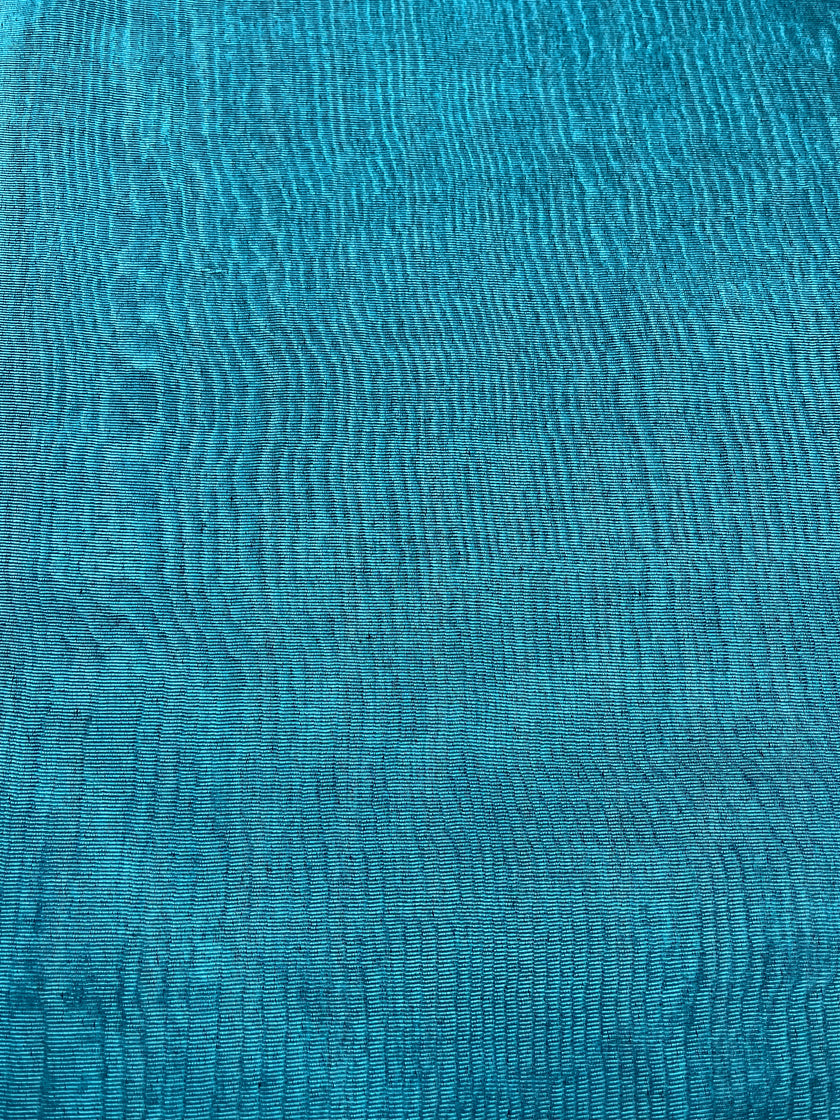 Tapisserie d'ameublement luxueuse en soie bleue pour tête de lit ottomane, tissus d'intérieur pour textiles de maison : housses d'oreiller, motifs inspirés du kimono, motifs en filigrane.