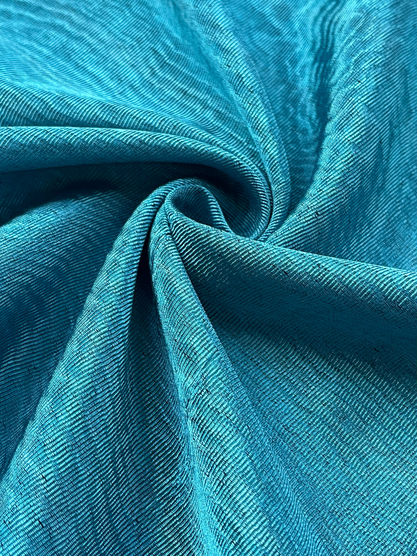 Tapisserie d'ameublement luxueuse en soie bleue pour tête de lit ottomane, tissus d'intérieur pour textiles de maison : housses d'oreiller, motifs inspirés du kimono, motifs en filigrane.