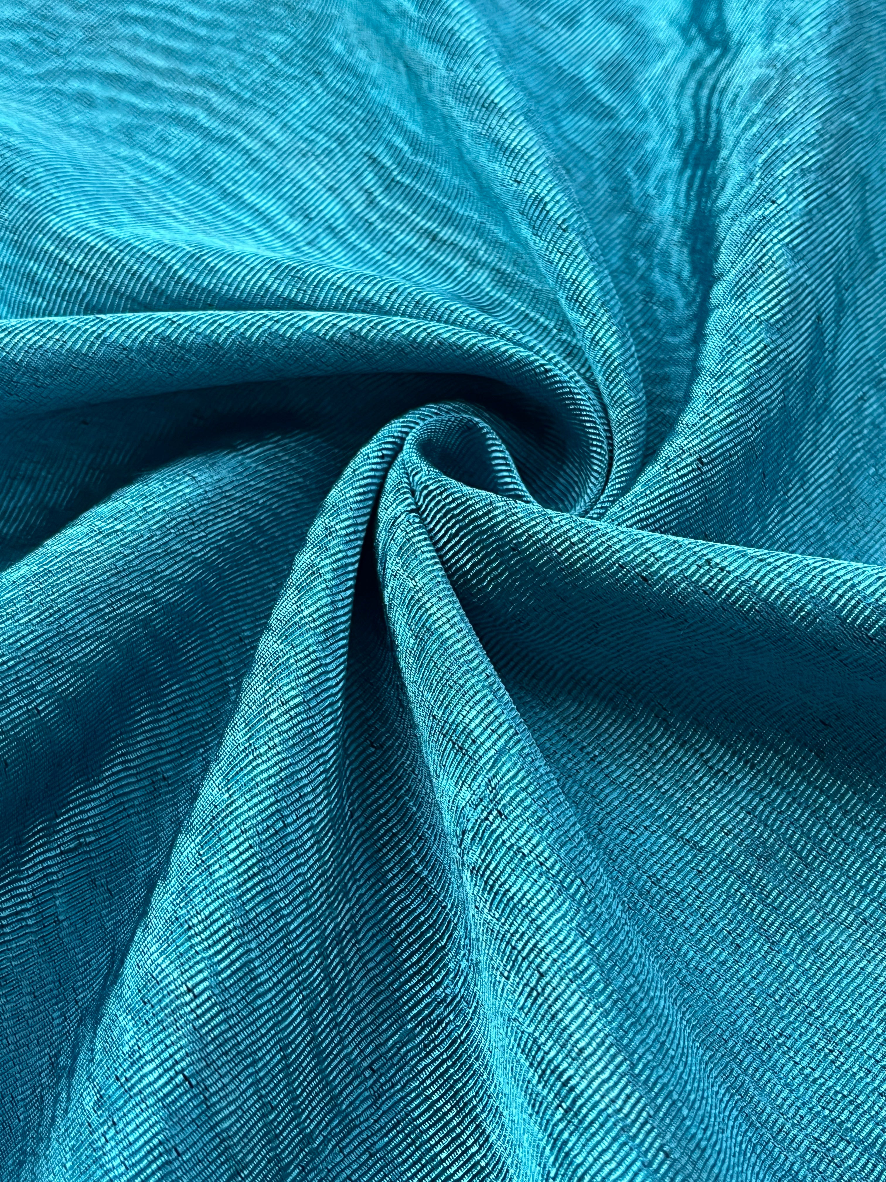 Tapisserie d'ameublement luxueuse en soie bleue pour tête de lit ottomane, tissus d'intérieur pour textiles de maison : housses d'oreiller, motifs inspirés du kimono, motifs en filigrane.