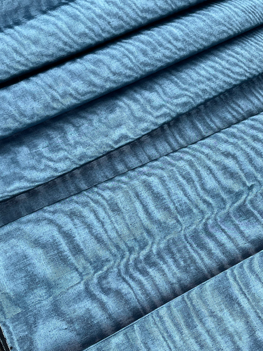 Tapisserie d'ameublement luxueuse en soie bleue pour tête de lit ottomane, tissus d'intérieur pour textiles de maison : housses d'oreiller, motifs inspirés du kimono, motifs en filigrane.