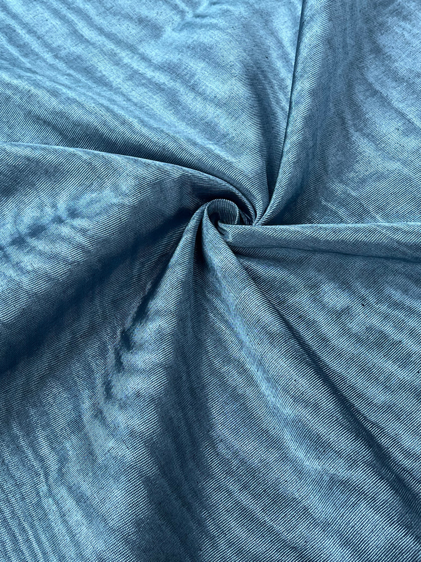 Tapisserie d'ameublement luxueuse en soie bleue pour tête de lit ottomane, tissus d'intérieur pour textiles de maison : housses d'oreiller, motifs inspirés du kimono, motifs en filigrane.