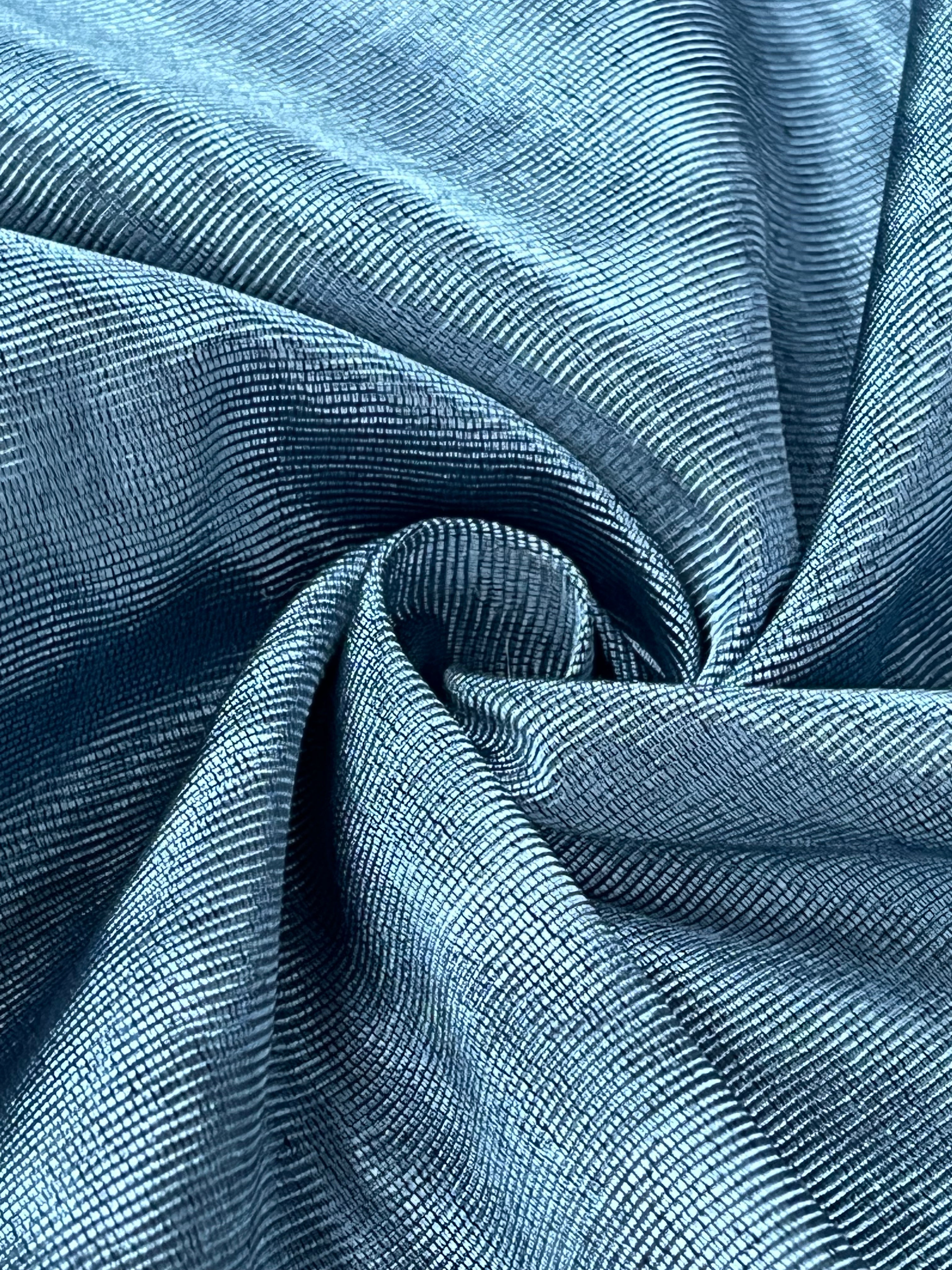 Tapisserie d'ameublement luxueuse en soie bleue pour tête de lit ottomane, tissus d'intérieur pour textiles de maison : housses d'oreiller, motifs inspirés du kimono, motifs en filigrane.