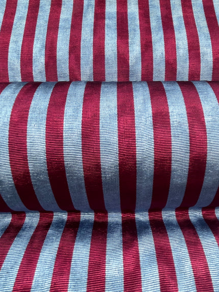 Rembourrage luxueux en soie rayé bleu bordeaux pour tête de lit ottoman, tissus d'intérieur pour textiles de maison : housses d'oreiller, motifs inspirés du kimono, motifs en filigrane.