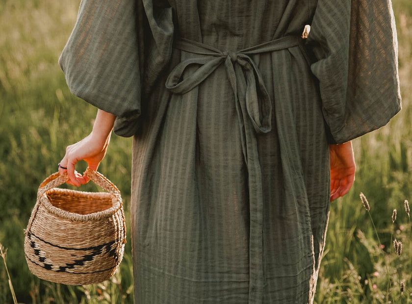 Tissu en coton à rayures, options de couleur marron, vert, noir, crème, blanc disponibles, largeur 165 CM.