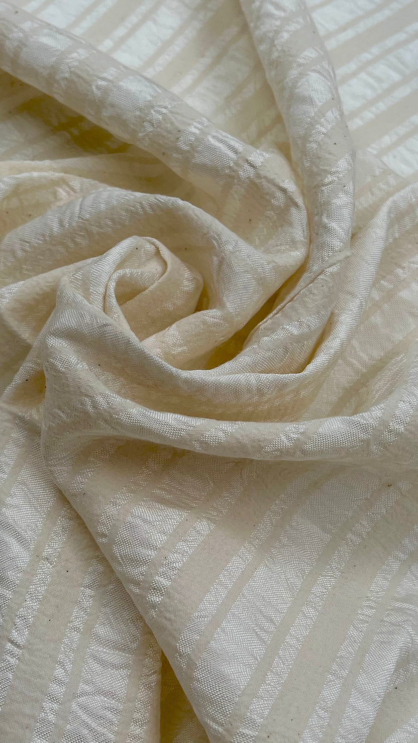 Doğadan Esinlenen Bir Stil İçin Çizgili ve Dokulu İpek Keten Kumaşlar