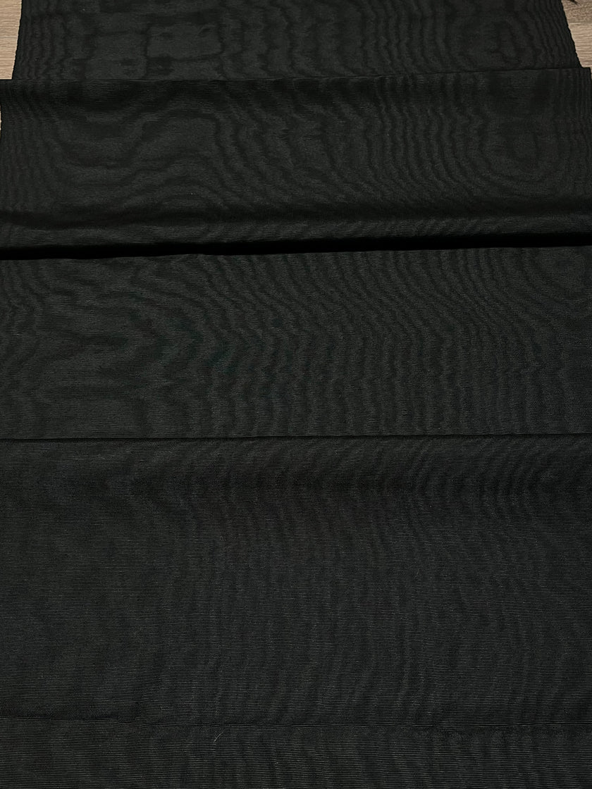Tapisserie d'ameublement luxueuse en soie noire pour tête de lit ottomane, tissus d'intérieur pour textiles de maison : housses d'oreiller, motifs inspirés du kimono, motifs en filigrane.
