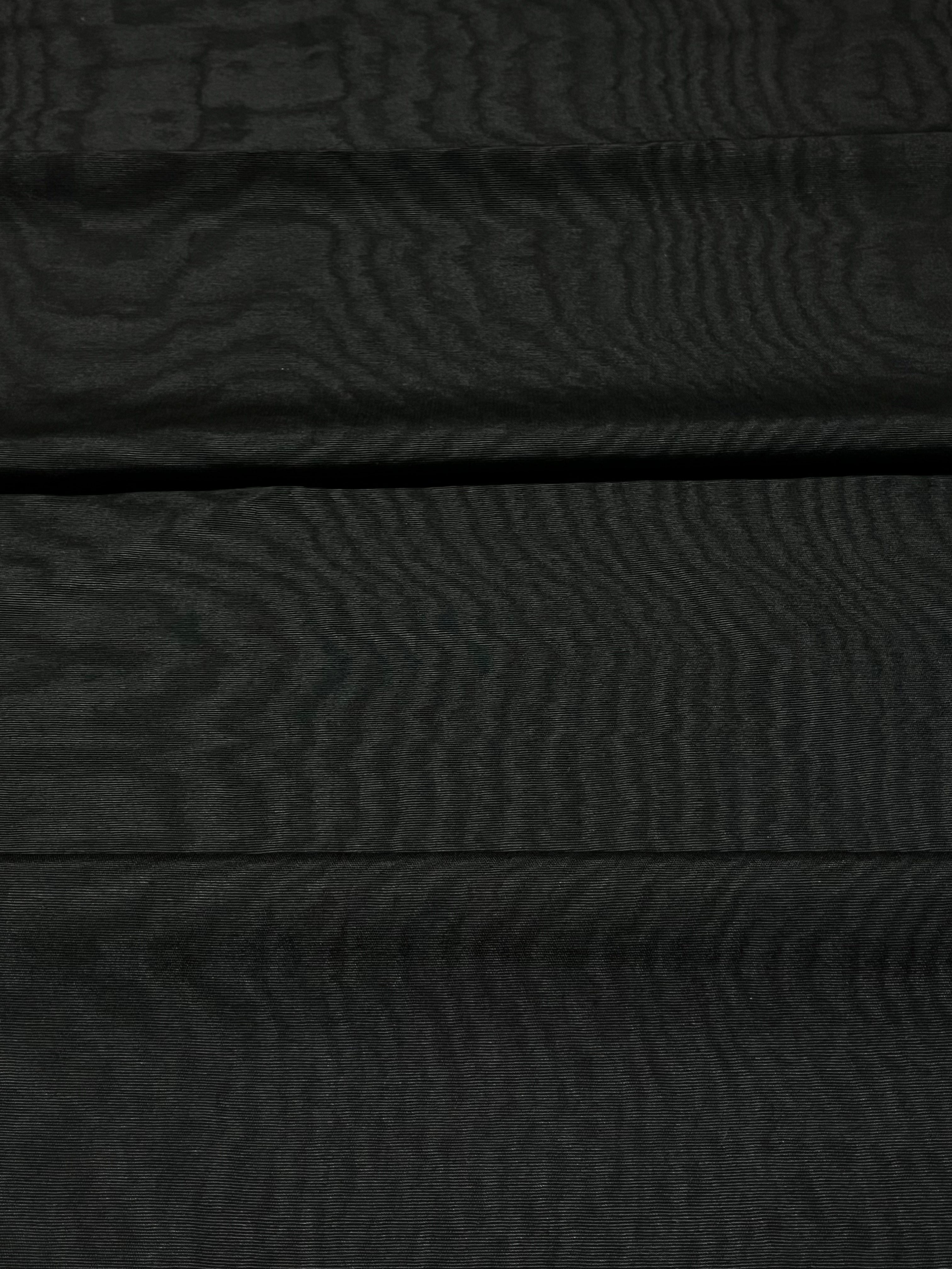Tapisserie d'ameublement luxueuse en soie noire pour tête de lit ottomane, tissus d'intérieur pour textiles de maison : housses d'oreiller, motifs inspirés du kimono, motifs en filigrane.