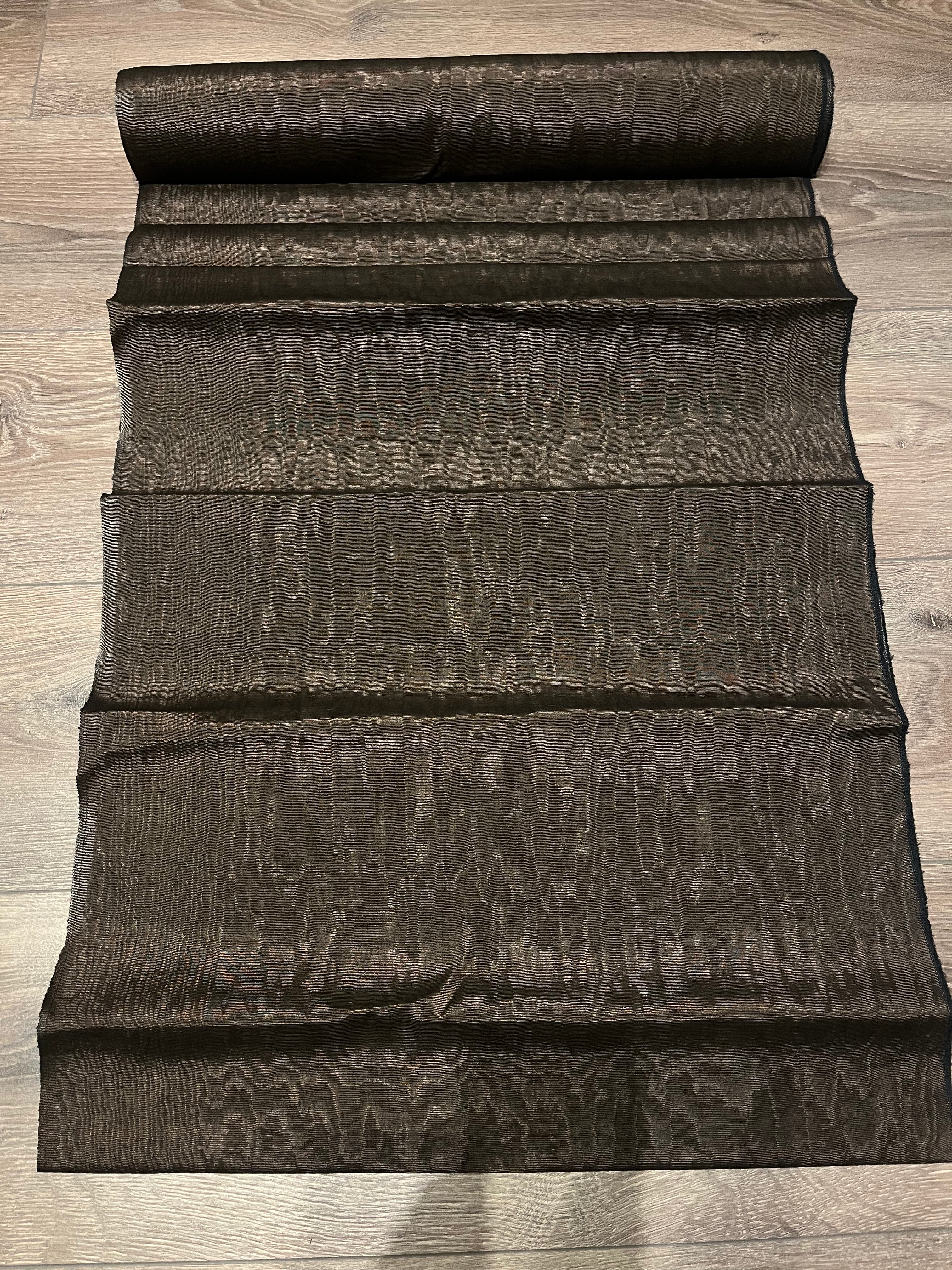 Tapisserie d'ameublement luxueuse en soie noire pour tête de lit ottomane, tissus d'intérieur pour textiles de maison : housses d'oreiller, motifs inspirés du kimono, motifs en filigrane.