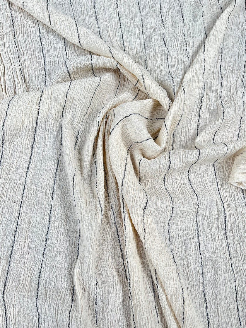 Nötr Esnek Buruşuk Pamuklu Kumaş, Dokulu Yüzey, Kırık Beyaz Fildişi Pamuklu Kumaş