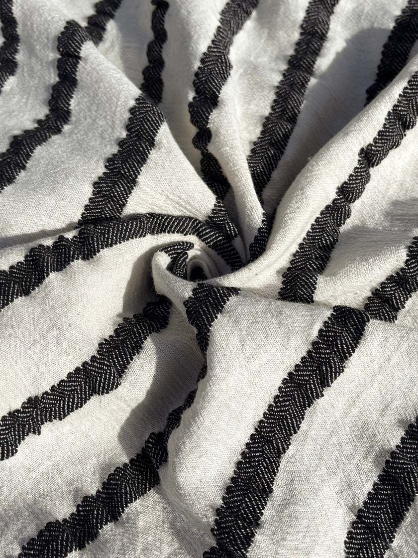 Metre ile Gri Çizgili Nötr Organik Pamuklu Kumaş, Çizgili Buruşuk Kumaş, Geniş En.