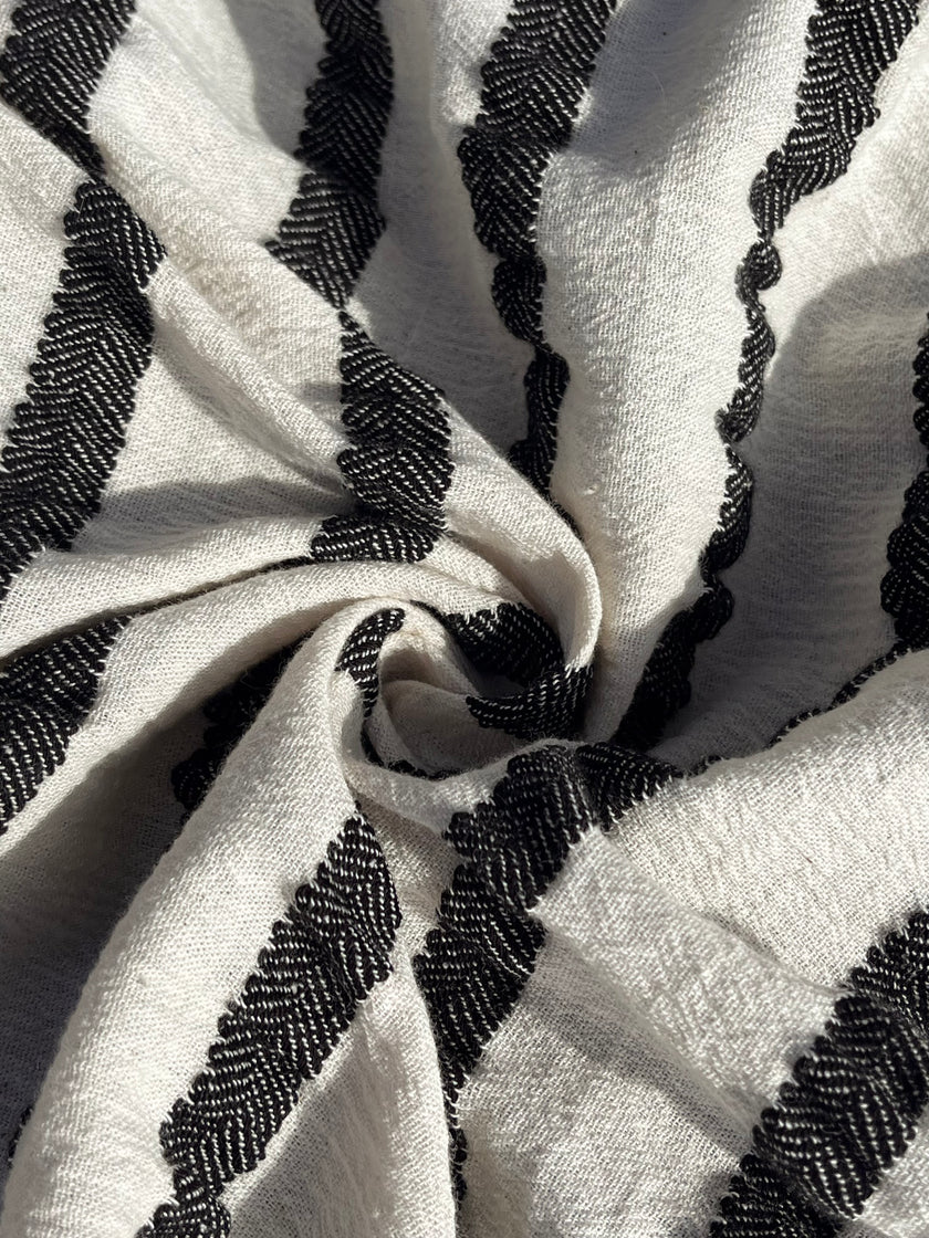 Metre ile Gri Çizgili Nötr Organik Pamuklu Kumaş, Çizgili Buruşuk Kumaş, Geniş En.