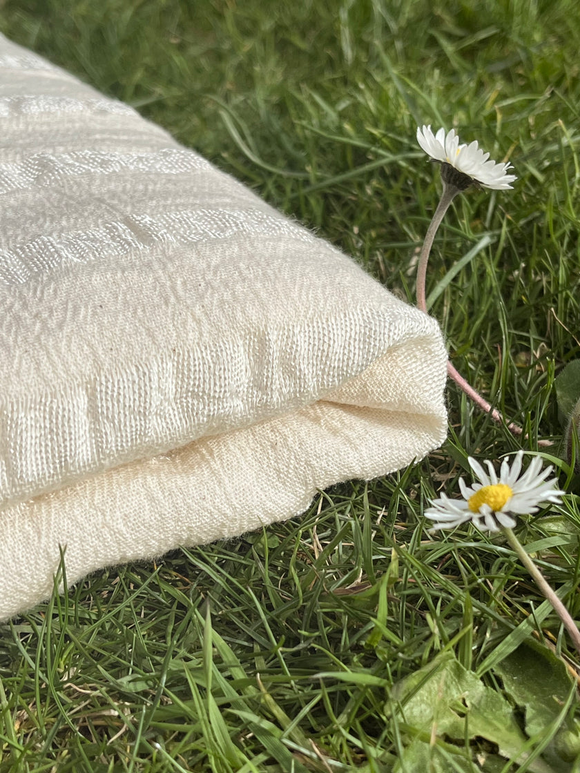 Metre ile Gri Çizgili Nötr Organik Pamuklu Kumaş, Çizgili Buruşuk Kumaş, Geniş En.