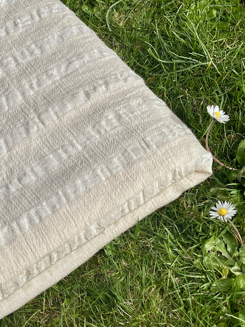 Metre ile Gri Çizgili Nötr Organik Pamuklu Kumaş, Çizgili Buruşuk Kumaş, Geniş En.