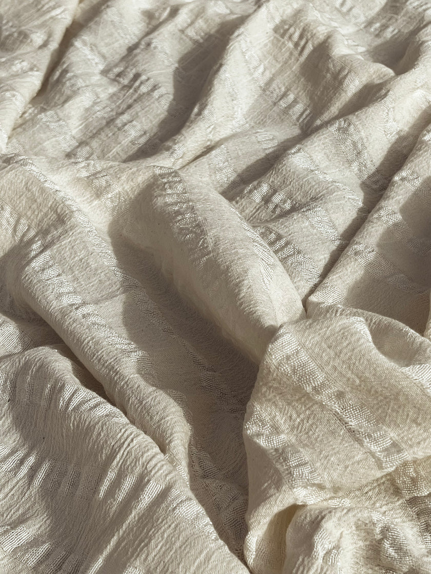 Metre ile Gri Çizgili Nötr Organik Pamuklu Kumaş, Çizgili Buruşuk Kumaş, Geniş En.