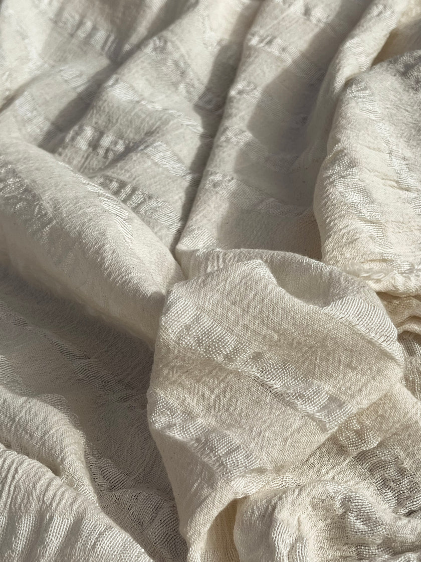 Metre ile Gri Çizgili Nötr Organik Pamuklu Kumaş, Çizgili Buruşuk Kumaş, Geniş En.