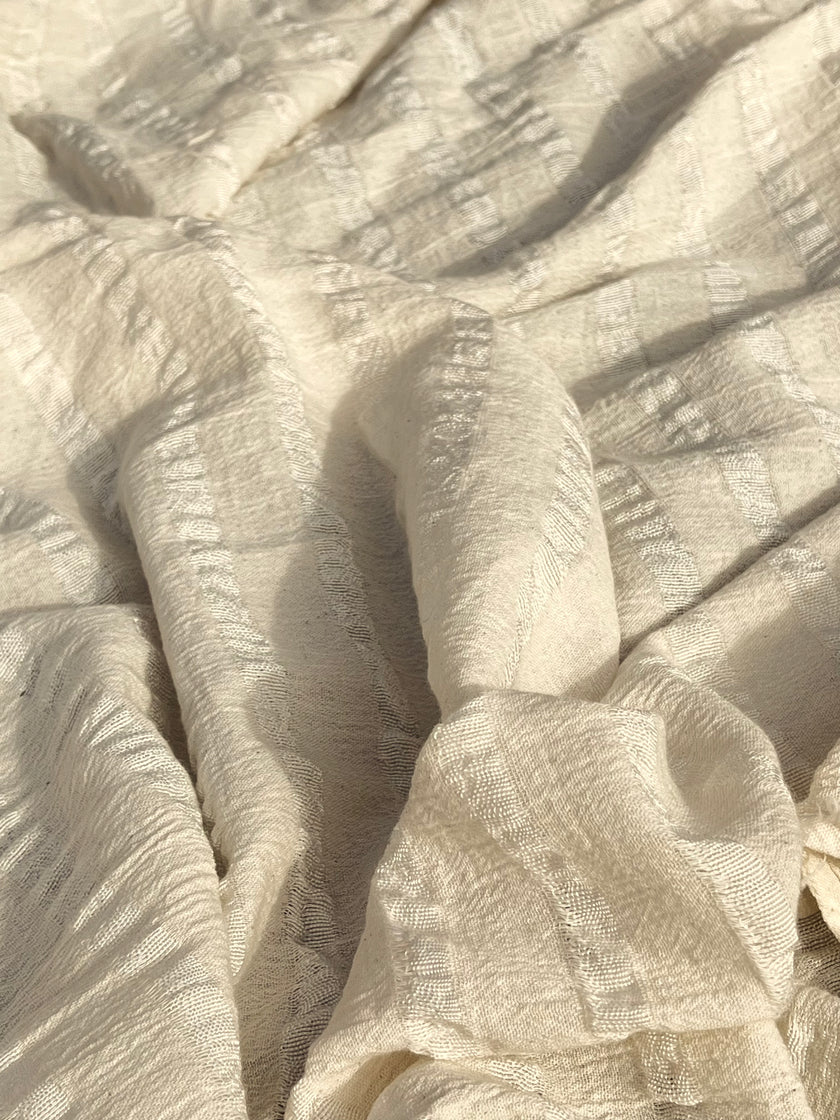 Metre ile Gri Çizgili Nötr Organik Pamuklu Kumaş, Çizgili Buruşuk Kumaş, Geniş En.