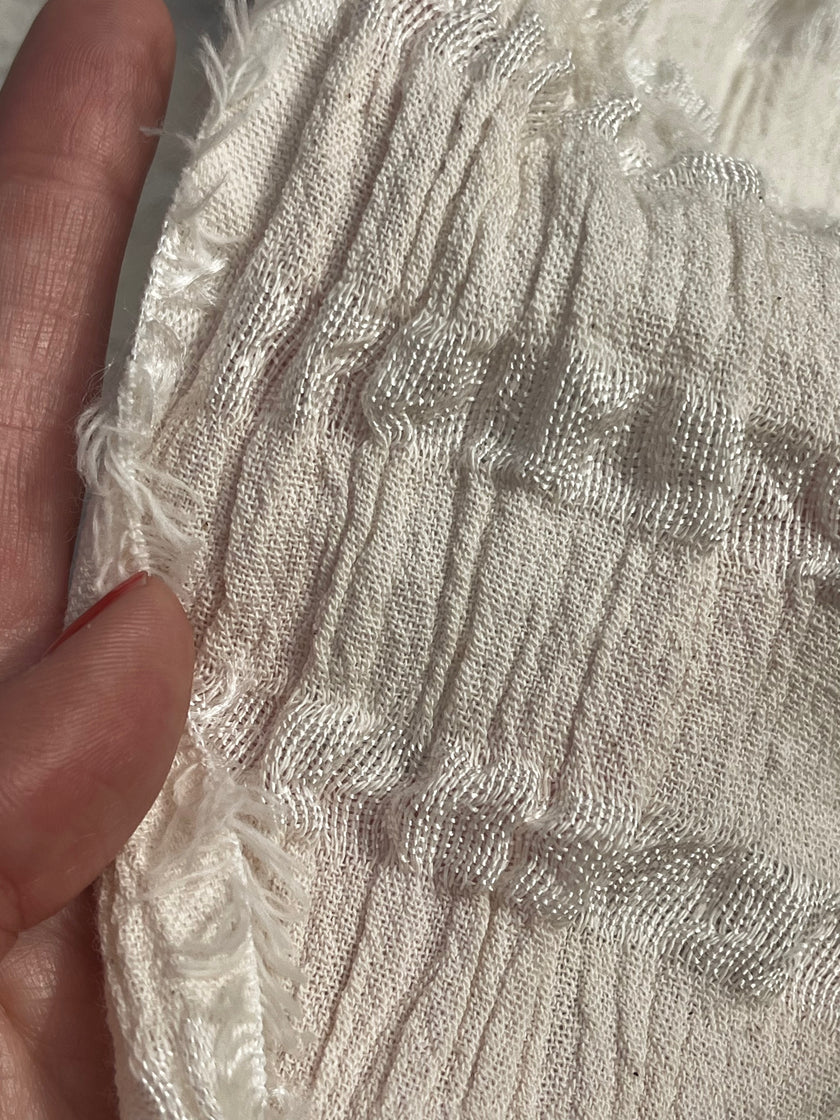 Metre ile Gri Çizgili Nötr Organik Pamuklu Kumaş, Çizgili Buruşuk Kumaş, Geniş En.