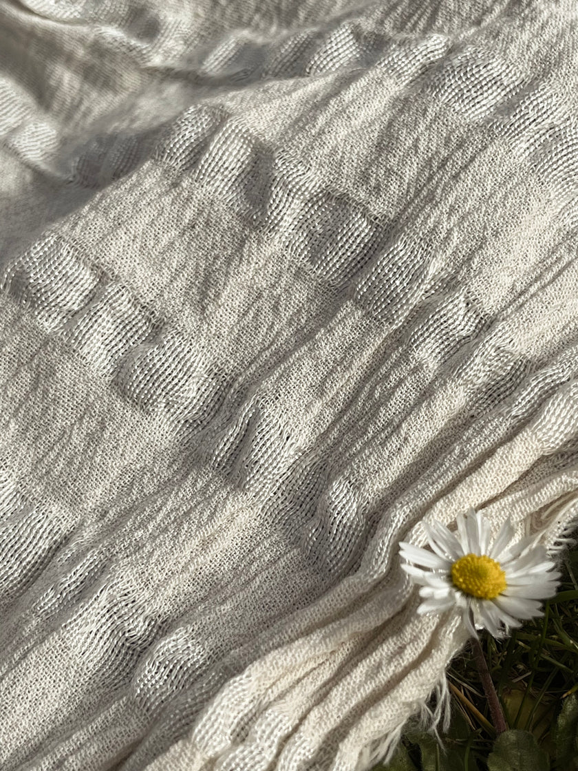 Metre ile Gri Çizgili Nötr Organik Pamuklu Kumaş, Çizgili Buruşuk Kumaş, Geniş En.