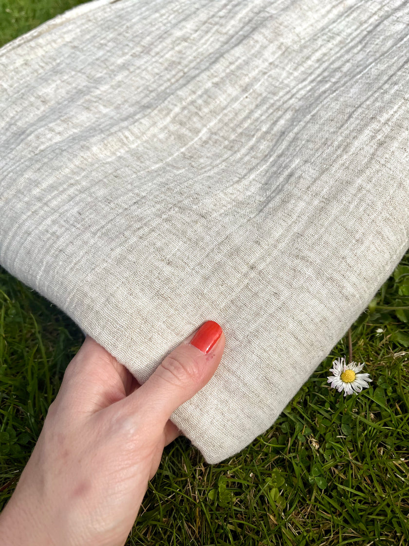 Metre ile Gri Çizgili Nötr Organik Pamuklu Kumaş, Çizgili Buruşuk Kumaş, Geniş En.