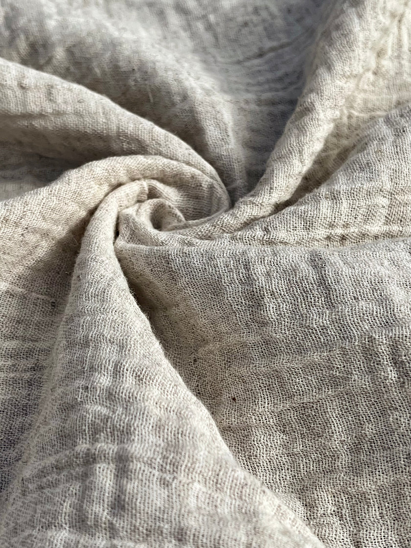 Metre ile Gri Çizgili Nötr Organik Pamuklu Kumaş, Çizgili Buruşuk Kumaş, Geniş En.