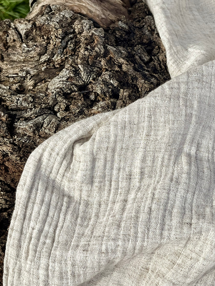 Metre ile Gri Çizgili Nötr Organik Pamuklu Kumaş, Çizgili Buruşuk Kumaş, Geniş En.