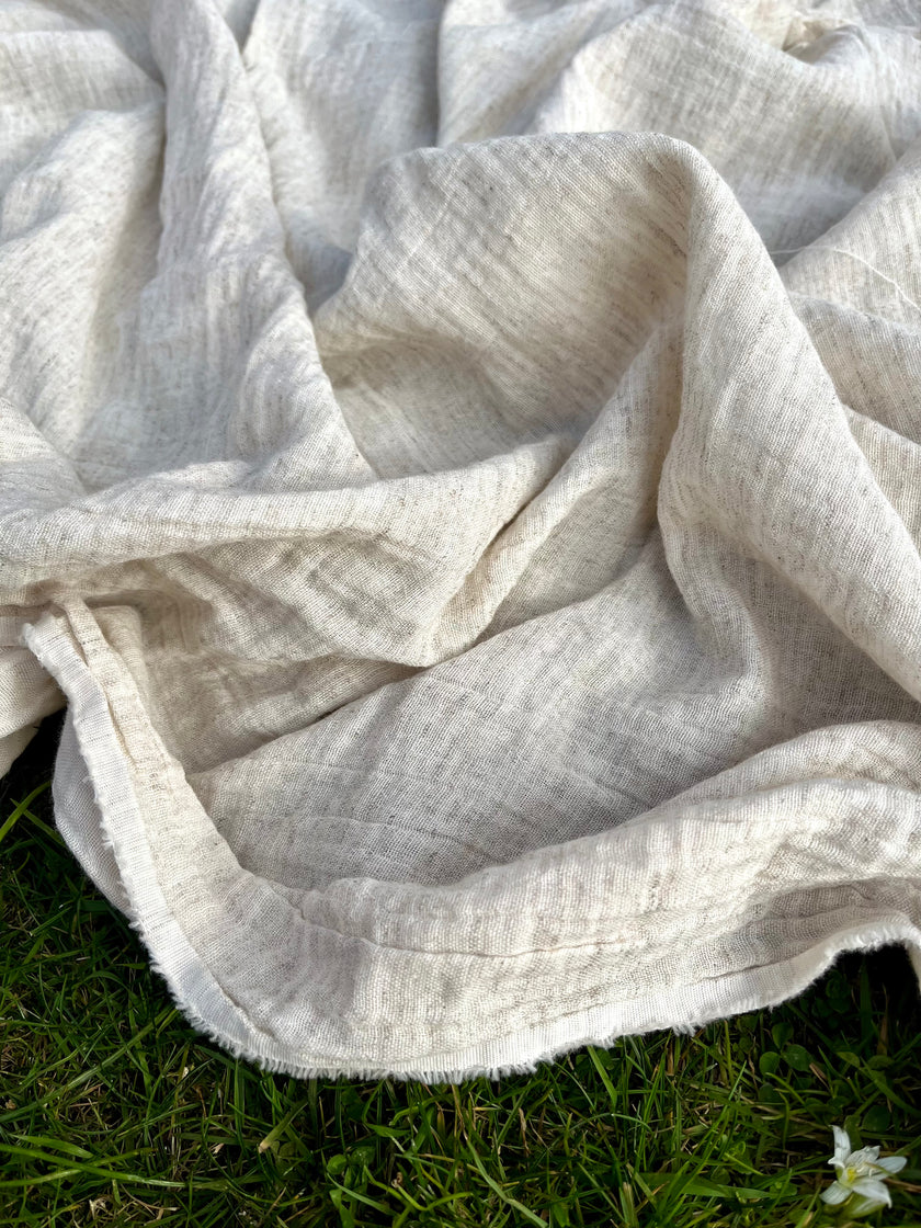 Metre ile Gri Çizgili Nötr Organik Pamuklu Kumaş, Çizgili Buruşuk Kumaş, Geniş En.