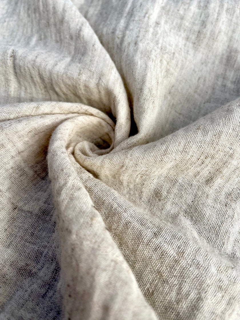 Metre ile Gri Çizgili Nötr Organik Pamuklu Kumaş, Çizgili Buruşuk Kumaş, Geniş En.