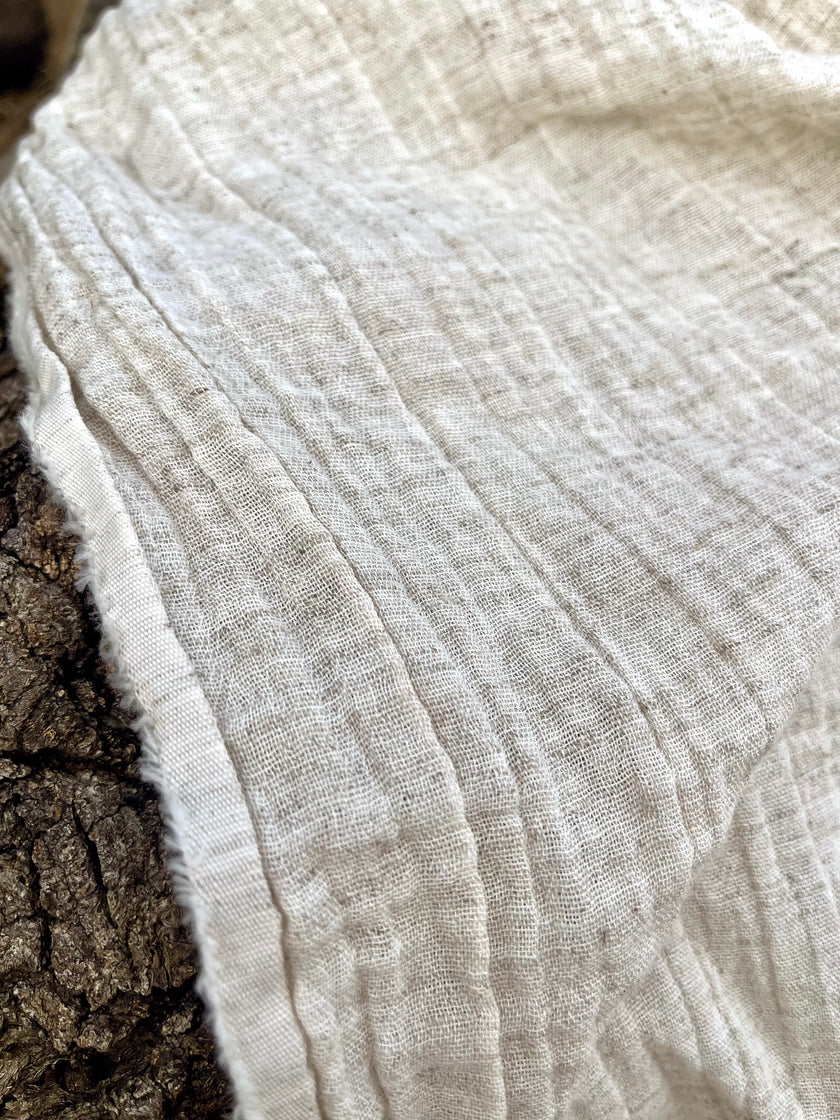 Metre ile Gri Çizgili Nötr Organik Pamuklu Kumaş, Çizgili Buruşuk Kumaş, Geniş En.