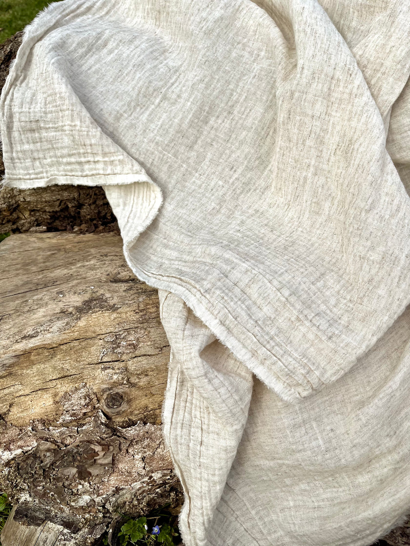 Metre ile Gri Çizgili Nötr Organik Pamuklu Kumaş, Çizgili Buruşuk Kumaş, Geniş En.