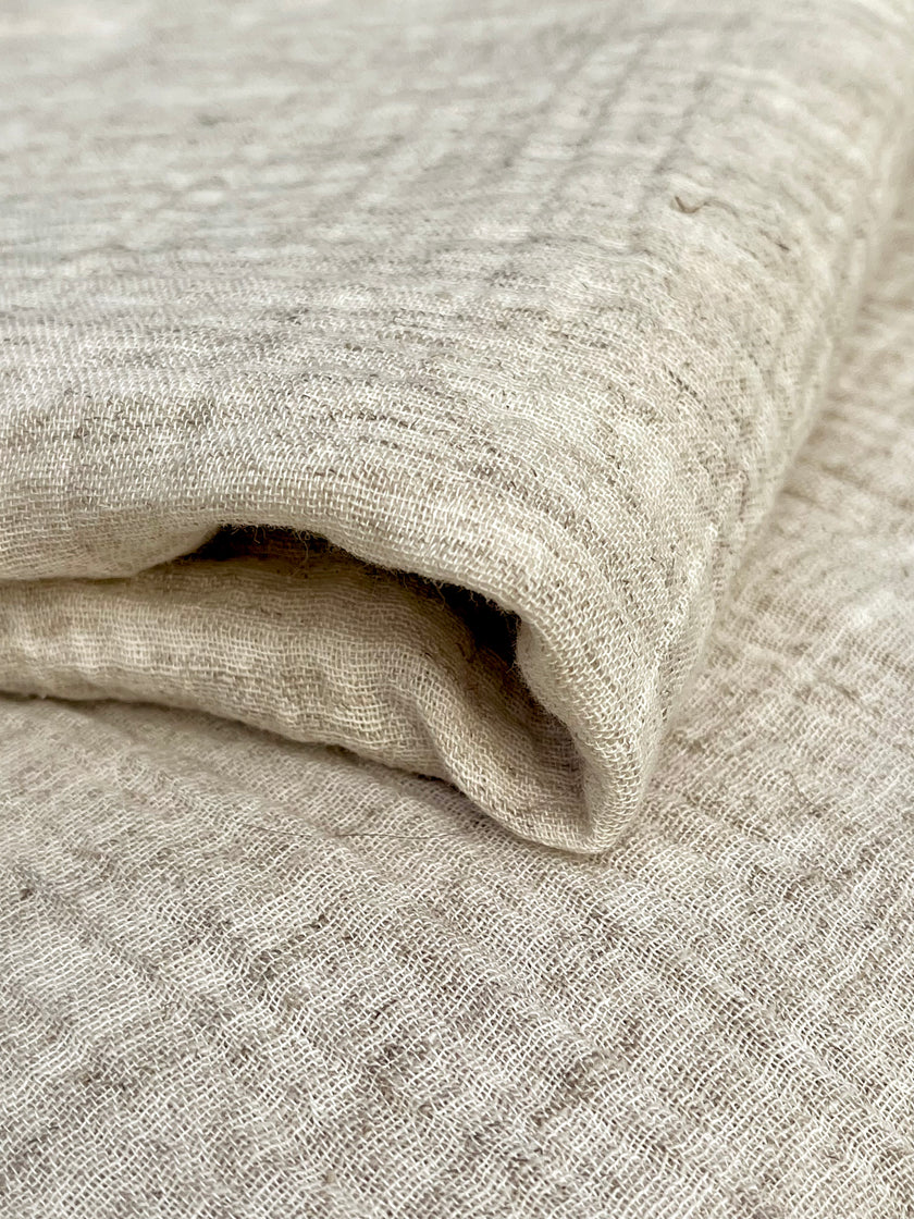 Metre ile Gri Çizgili Nötr Organik Pamuklu Kumaş, Çizgili Buruşuk Kumaş, Geniş En.