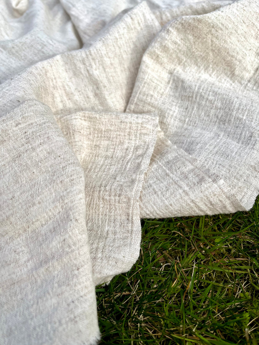 Metre ile Gri Çizgili Nötr Organik Pamuklu Kumaş, Çizgili Buruşuk Kumaş, Geniş En.