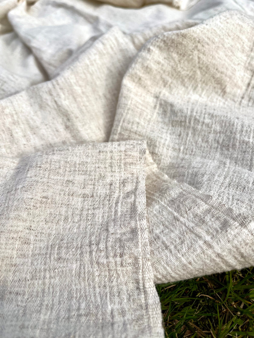 Metre ile Gri Çizgili Nötr Organik Pamuklu Kumaş, Çizgili Buruşuk Kumaş, Geniş En.