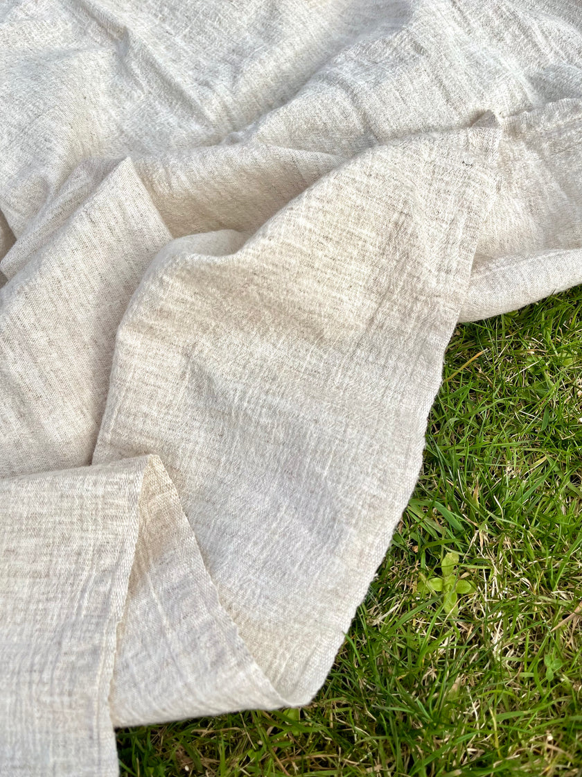 Metre ile Gri Çizgili Nötr Organik Pamuklu Kumaş, Çizgili Buruşuk Kumaş, Geniş En.