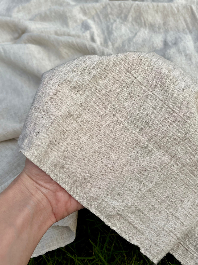 Metre ile Gri Çizgili Nötr Organik Pamuklu Kumaş, Çizgili Buruşuk Kumaş, Geniş En.