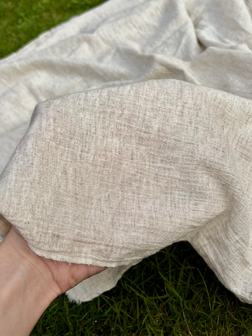 Metre ile Gri Çizgili Nötr Organik Pamuklu Kumaş, Çizgili Buruşuk Kumaş, Geniş En.