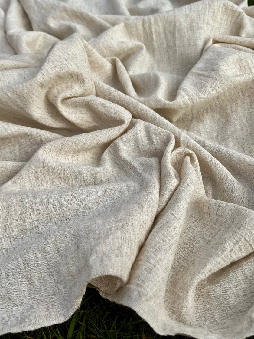 Metre ile Gri Çizgili Nötr Organik Pamuklu Kumaş, Çizgili Buruşuk Kumaş, Geniş En.